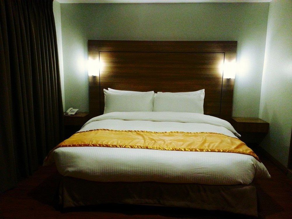 Vista Real Hotel Tagaytay City Eksteriør billede