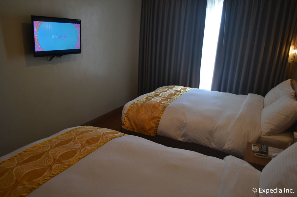 Vista Real Hotel Tagaytay City Eksteriør billede