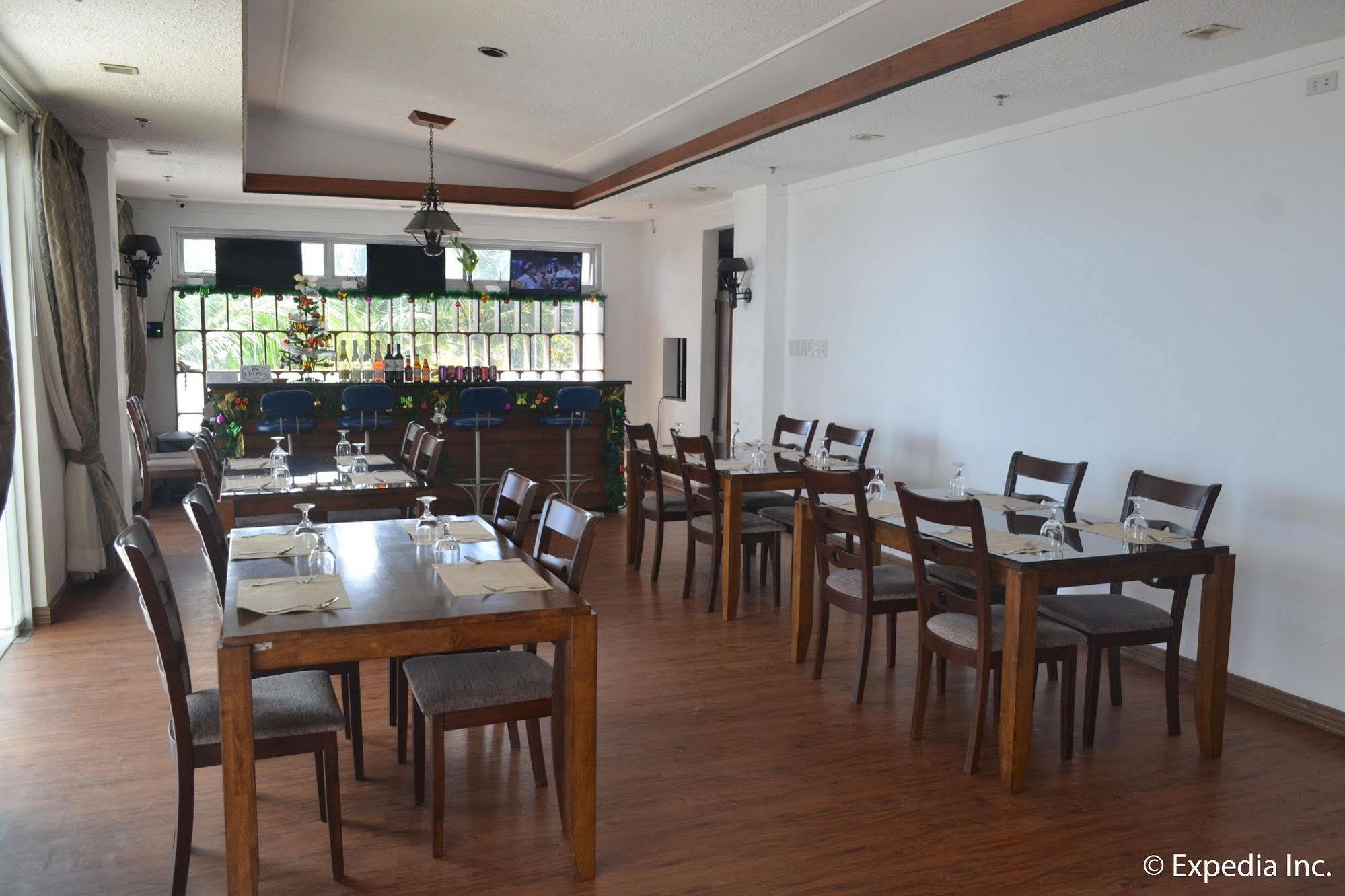 Vista Real Hotel Tagaytay City Eksteriør billede