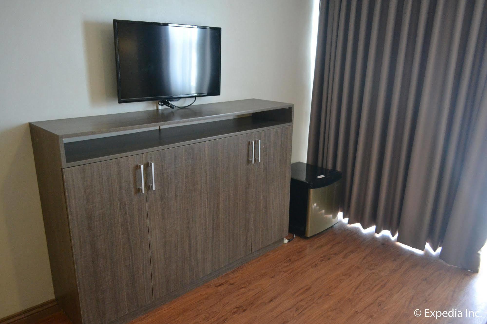 Vista Real Hotel Tagaytay City Eksteriør billede