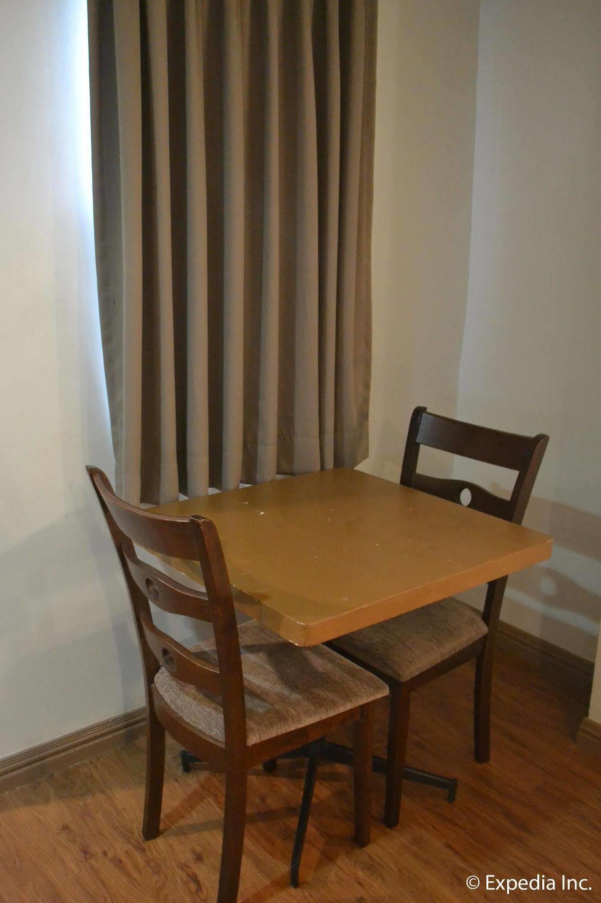 Vista Real Hotel Tagaytay City Eksteriør billede