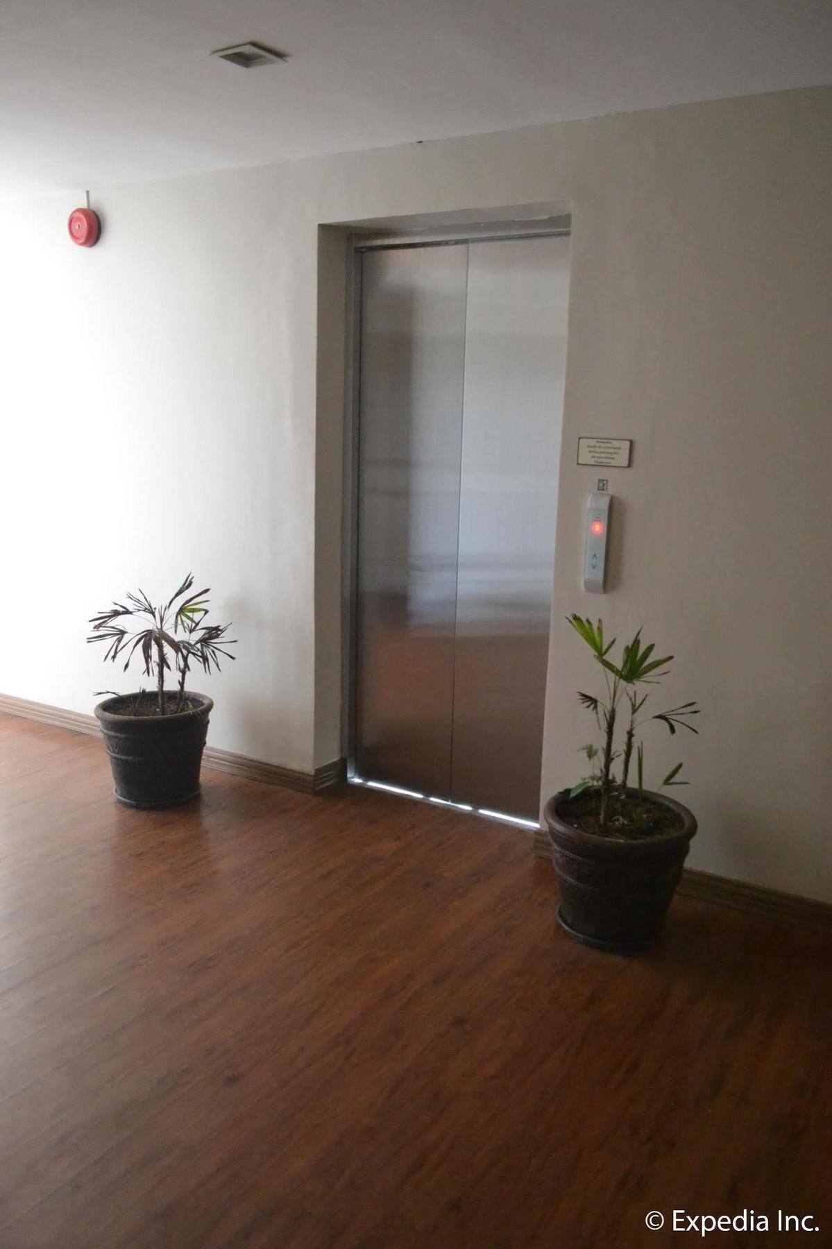 Vista Real Hotel Tagaytay City Eksteriør billede
