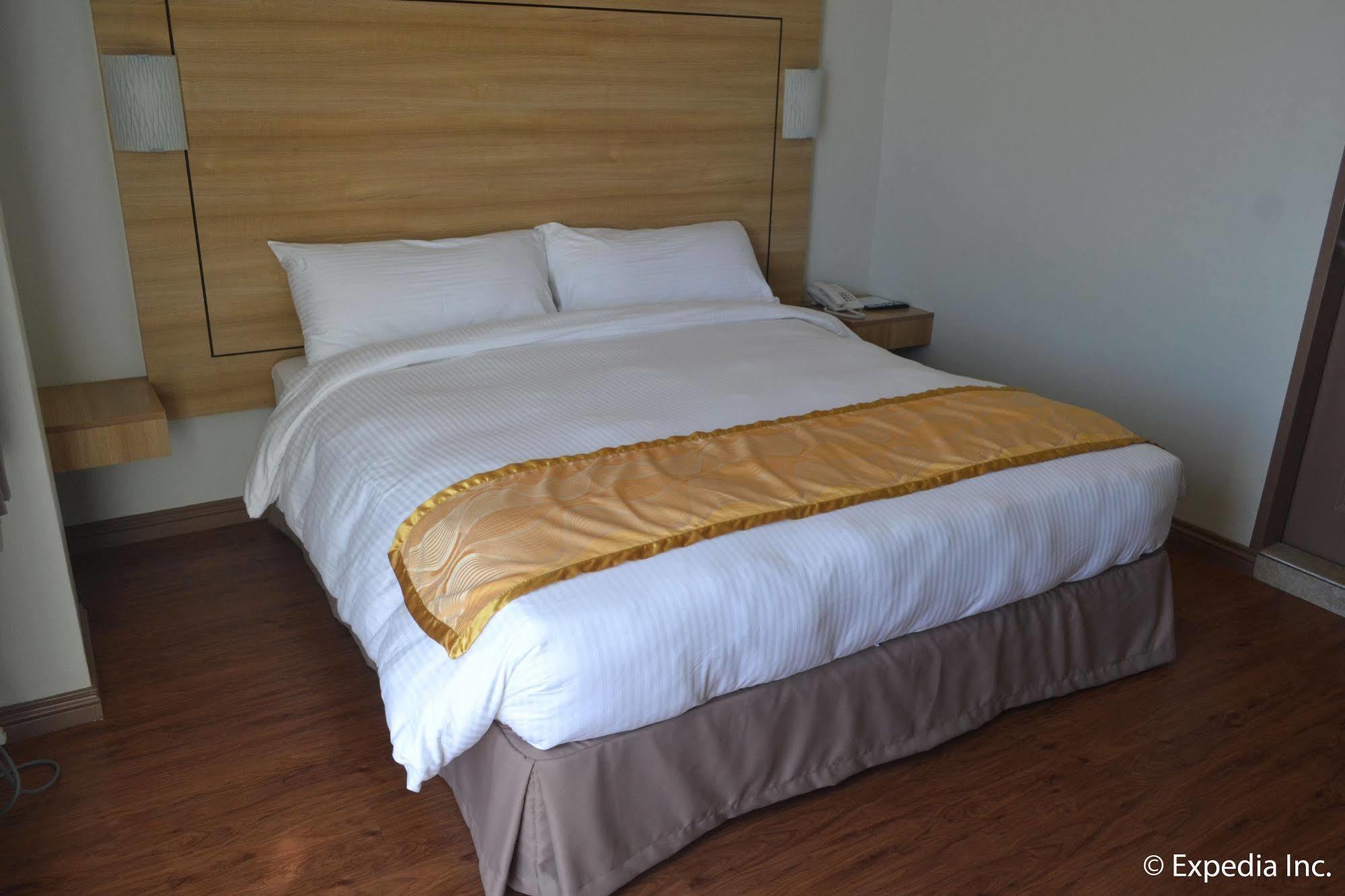 Vista Real Hotel Tagaytay City Eksteriør billede